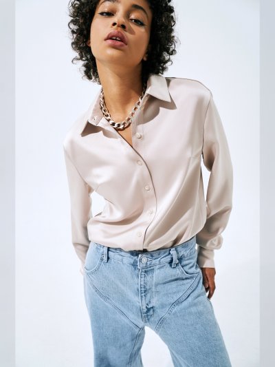 Блузка женская рубашечного кроя с длинным рукавом