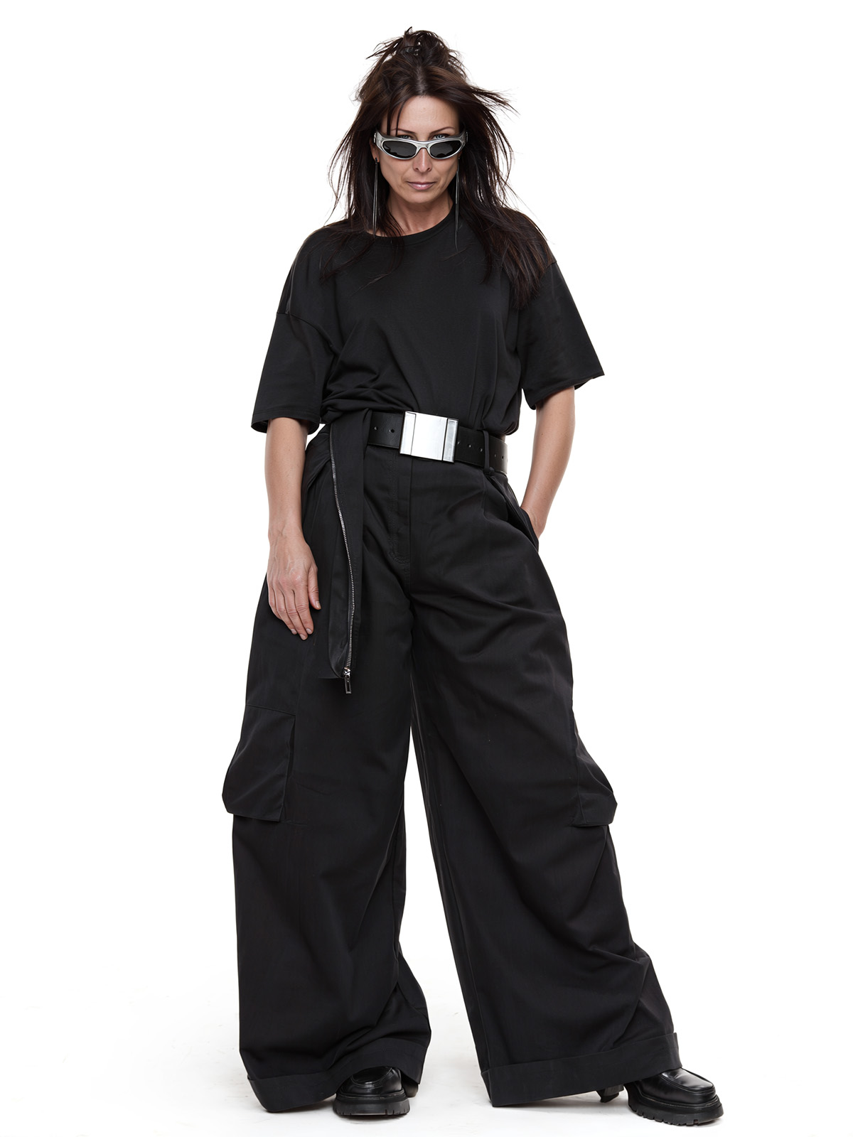 Широкие черные брюки свободного кроя с высокой посадкой