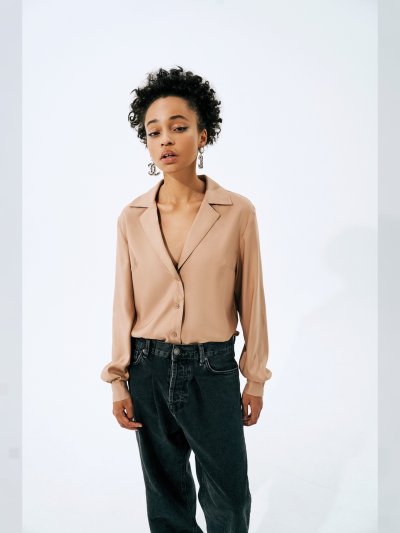 Блузка женская с лацканами классическая