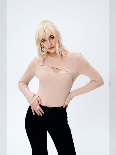 Лонгслив женский с вырезом