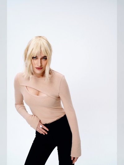 Лонгслив женский с вырезом